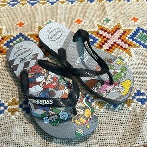 HAVAIANAS MARIO BROS. FLIP FLOP IN STEEL GREY Kids Size 2